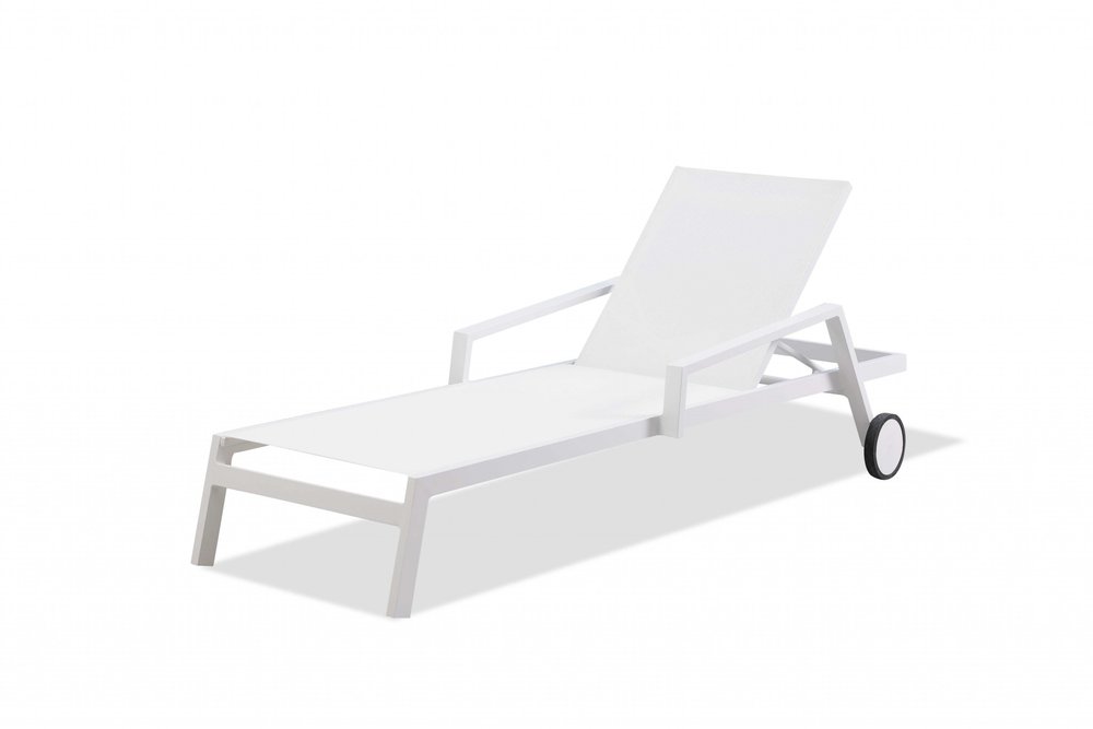 Set Of 2 White Modern Aluminum Chaise Lounges - Outdoor Patio Chair