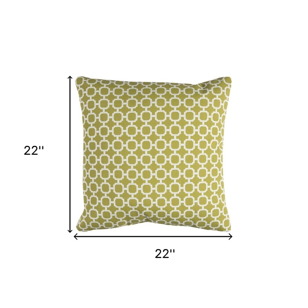 22" Green and White Quatrefoil Indoor/Outdoor Patio Throw Pillow