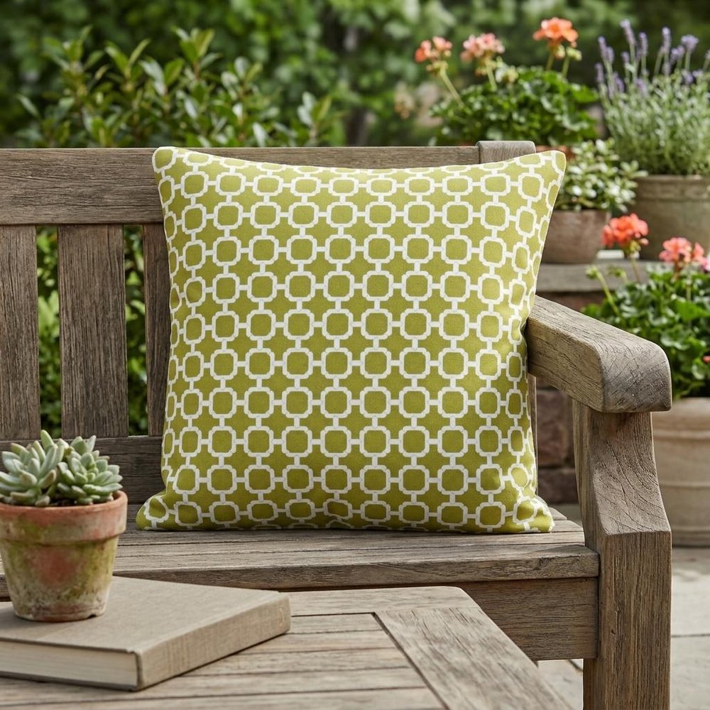 22" Green and White Quatrefoil Indoor/Outdoor Patio Throw Pillow