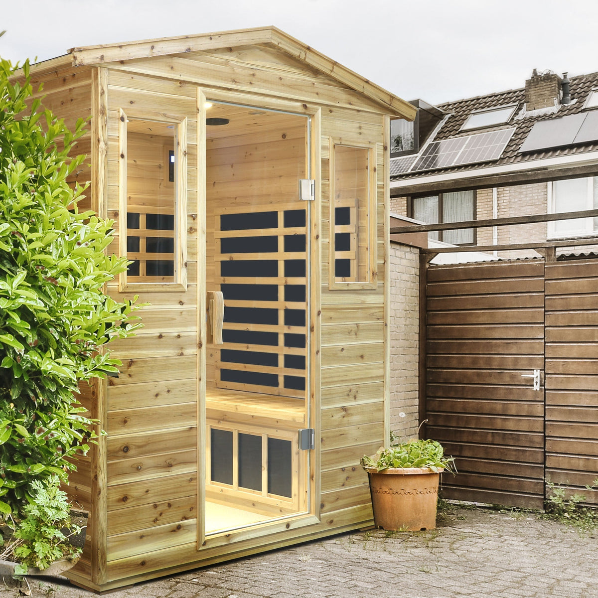 Four-person far-infrared old fir outdoor sauna